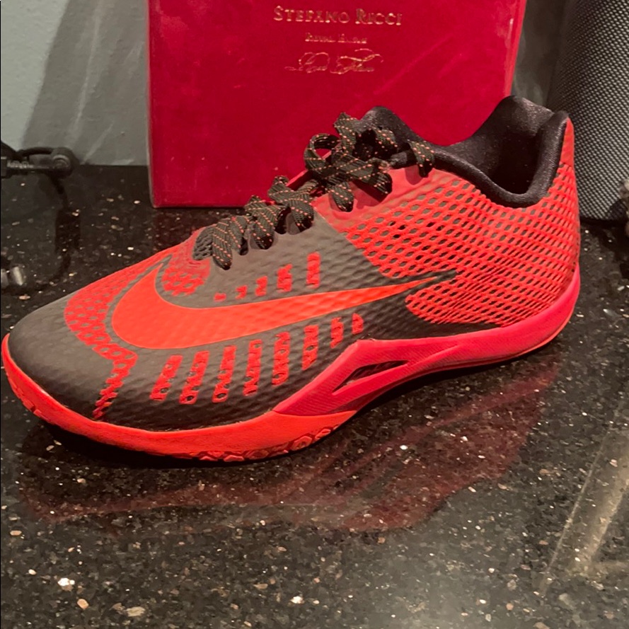 Nike Hyper Live
